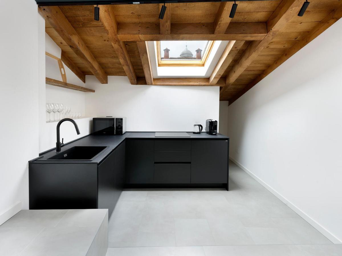 Sg9 City Apartments Бреша Екстериор снимка