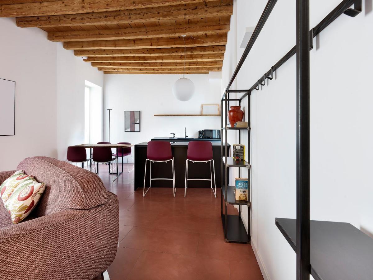 Sg9 City Apartments Бреша Екстериор снимка