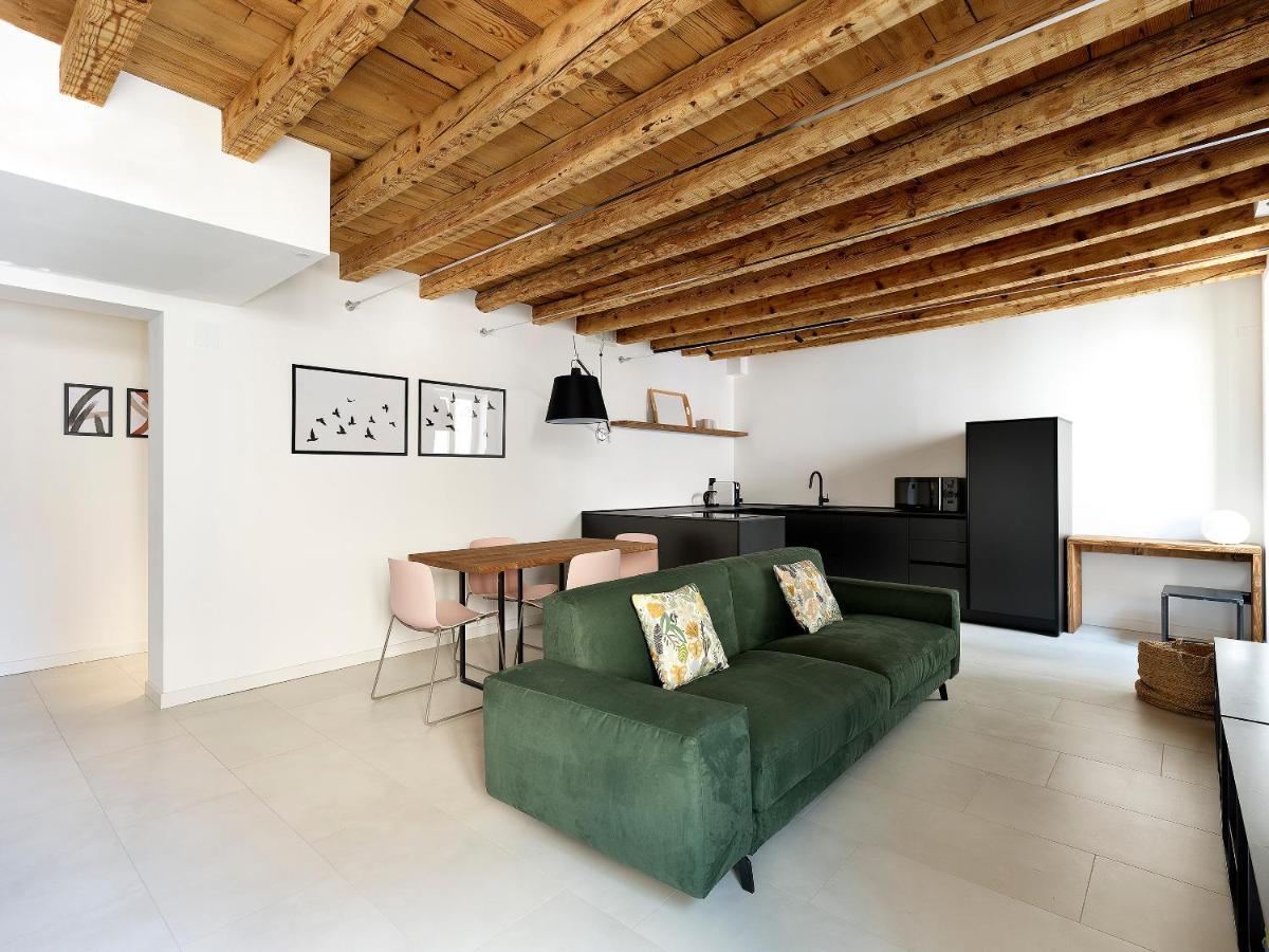 Sg9 City Apartments Бреша Екстериор снимка