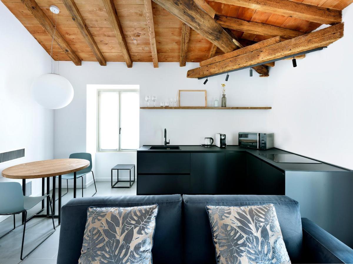 Sg9 City Apartments Бреша Екстериор снимка