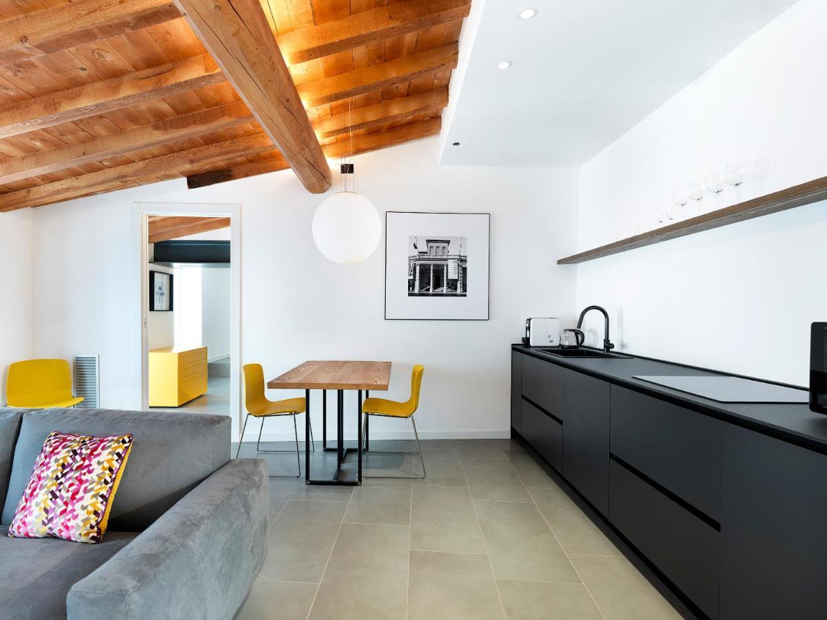 Sg9 City Apartments Бреша Екстериор снимка